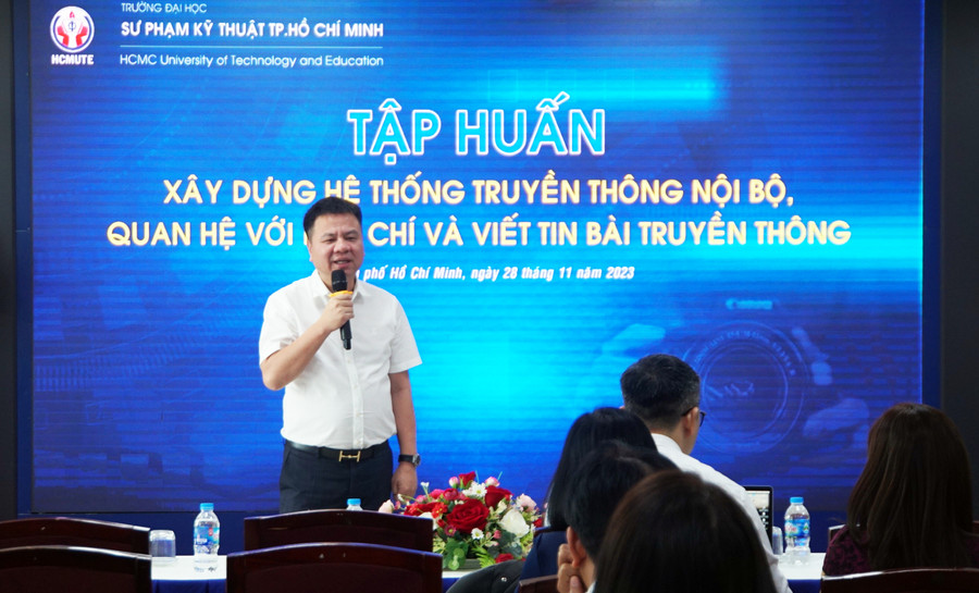 Theo Nhà báo Triệu Ngọc Lâm, nhà trường, các khoa, phòng, ban chức năng nên tổ chức các đầu mối là các tổ công tác trả lời báo chí trong các vấn đề cụ thể. Theo Nhà báo Triệu Ngọc Lâm, nhà trường, các khoa, phòng, ban chức năng nên tổ chức các đầu mối là các tổ công tác trả lời báo chí trong các vấn đề cụ thể.