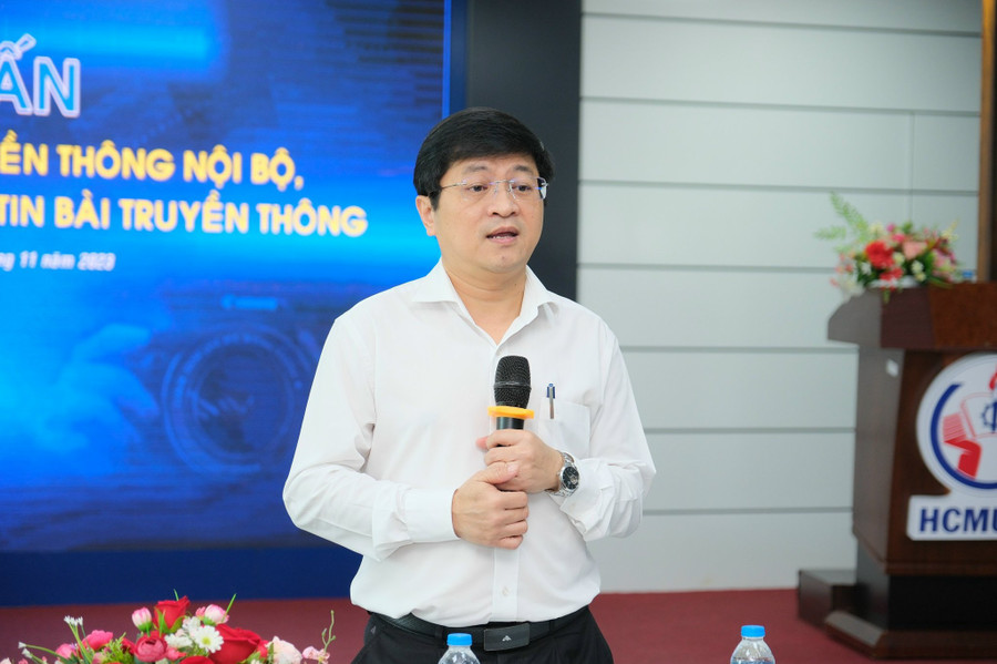 PGS.TS Lê Hiếu Giang, Quyền Hiệu trưởng Trường Đại học Sư phạm Kỹ thuật TPHCM phát biểu khai mạc buổi tập huấn. PGS.TS Lê Hiếu Giang, Quyền Hiệu trưởng Trường Đại học Sư phạm Kỹ thuật TPHCM phát biểu khai mạc buổi tập huấn.