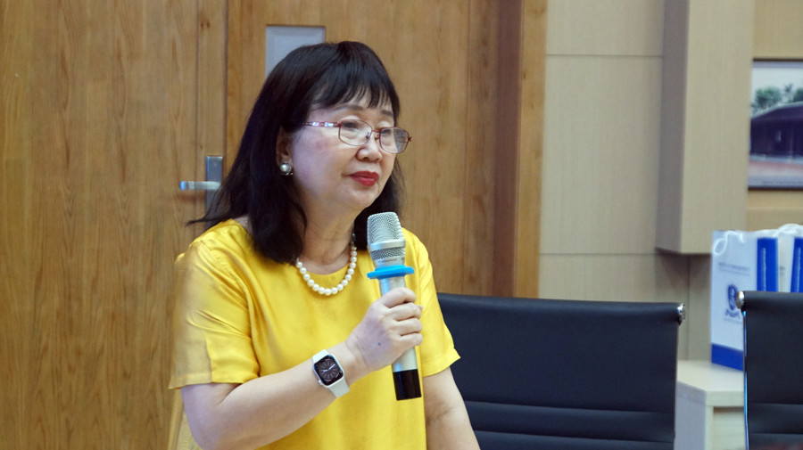 Bà Nguyễn Mai Lan, Chủ tịch Hội đồng Trường Đại học Nguyễn Tất Thành phát biểu tại buổi lễ. Ảnh: Mạnh Tùng. Bà Nguyễn Mai Lan, Chủ tịch Hội đồng Trường Đại học Nguyễn Tất Thành phát biểu tại buổi lễ. Ảnh: Mạnh Tùng.