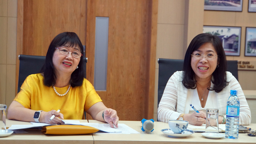 Lãnh đạo Trường Đại học Nguyễn Tất Thành trao đổi về kế hoạch triển khai chương trình "Chắp cánh ước mơ". Ảnh: Mạnh Tùng. Lãnh đạo Trường Đại học Nguyễn Tất Thành trao đổi về kế hoạch triển khai chương trình "Chắp cánh ước mơ". Ảnh: Mạnh Tùng.