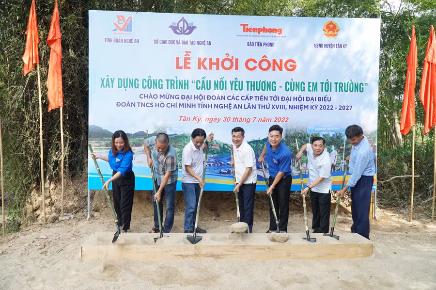 Cầu dân sinh đặt tại bản Ỏn, xã Tiên Kỳ, huyện Tân Kỳ, Nghệ An sẽ giúp gần 100 hộ dân không còn cảnh chia cắt, học sinh đến trường thuận lợi hơn