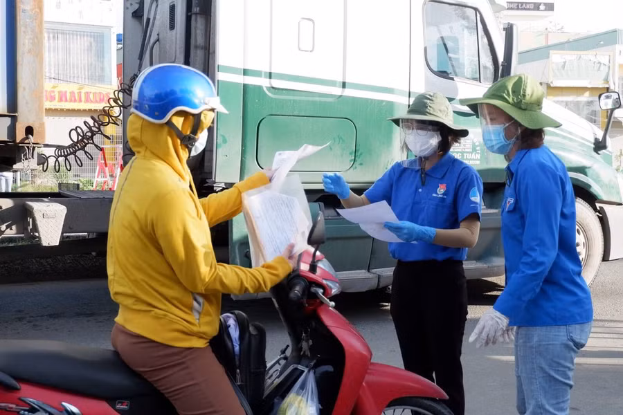 Đoàn viên, thanh niên tích cực tham gia trong các hoạt động phòng, chống dịch Covid-19.