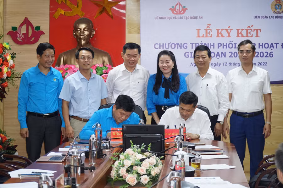 Hai đơn vị thực hiện ký kết chương trình phối hợp với 6 nội dung và 9 hoạt động cụ thể. Hai đơn vị thực hiện ký kết chương trình phối hợp với 6 nội dung và 9 hoạt động cụ thể.