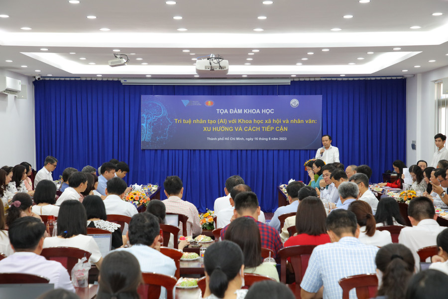 Toàn cảnh tọa đàm “Trí tuệ nhân tạo với khoa học xã hội và nhân văn: Xu hướng và cách tiếp cận”. Ảnh: HCMUSSH