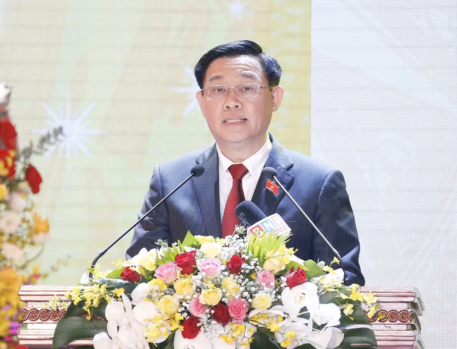 Chủ tịch Quốc hội Vương Đình Huệ đọc Diễn văn kỷ niệm 100 năm Ngày sinh Chủ tịch Quốc hội Lê Quang Đạo. Ảnh: TTXVN