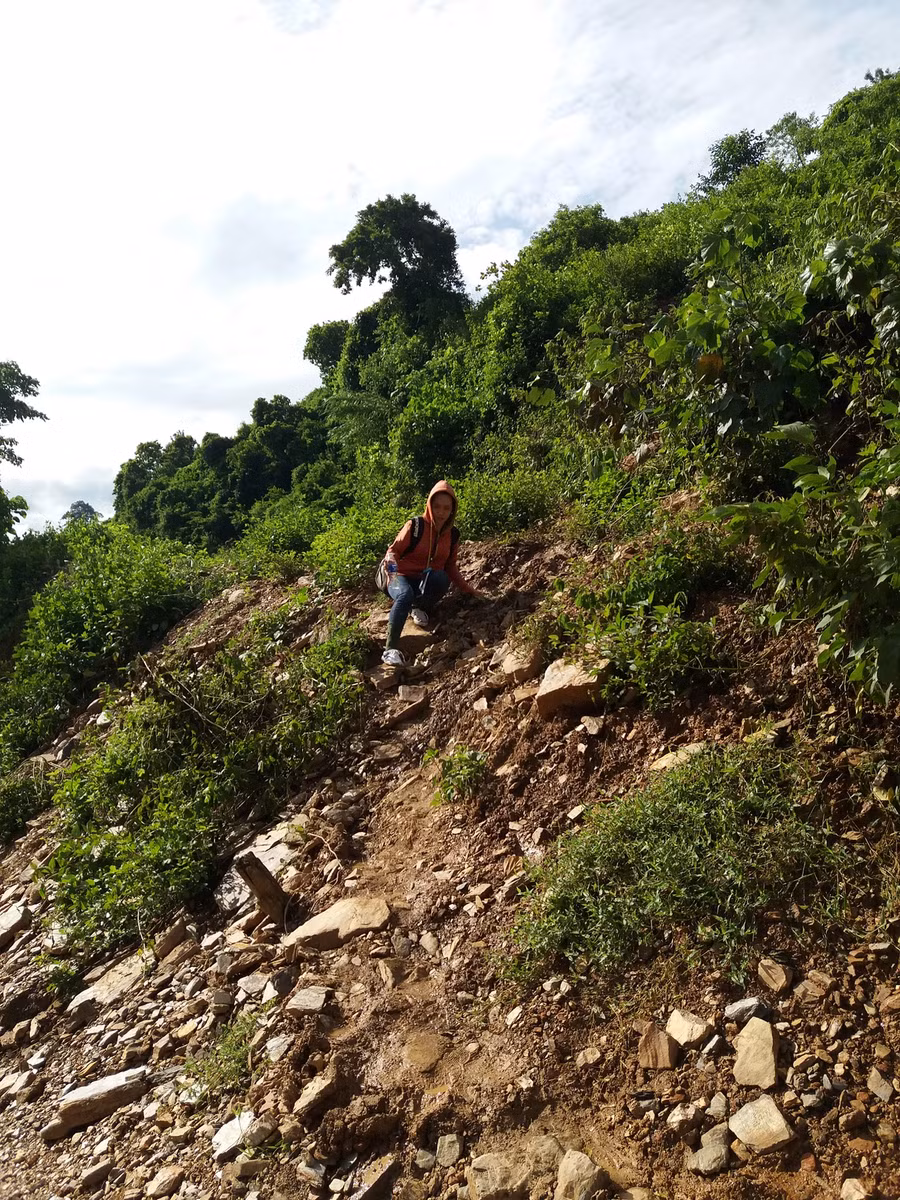 Trèo lên đồi cao để đi