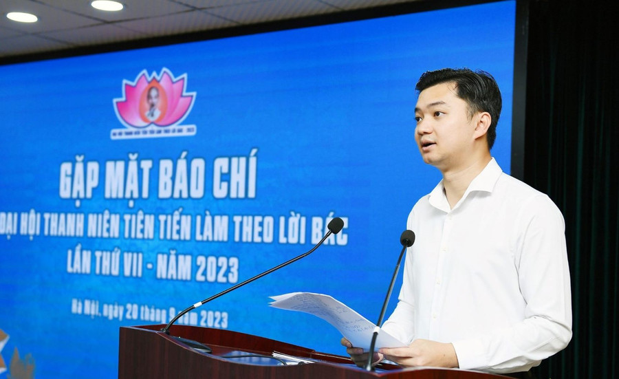 Bí thư Trung ương Đoàn, Chủ tịch Hội Sinh viên Việt Nam - Nguyễn Minh Triết. Bí thư Trung ương Đoàn, Chủ tịch Hội Sinh viên Việt Nam - Nguyễn Minh Triết.