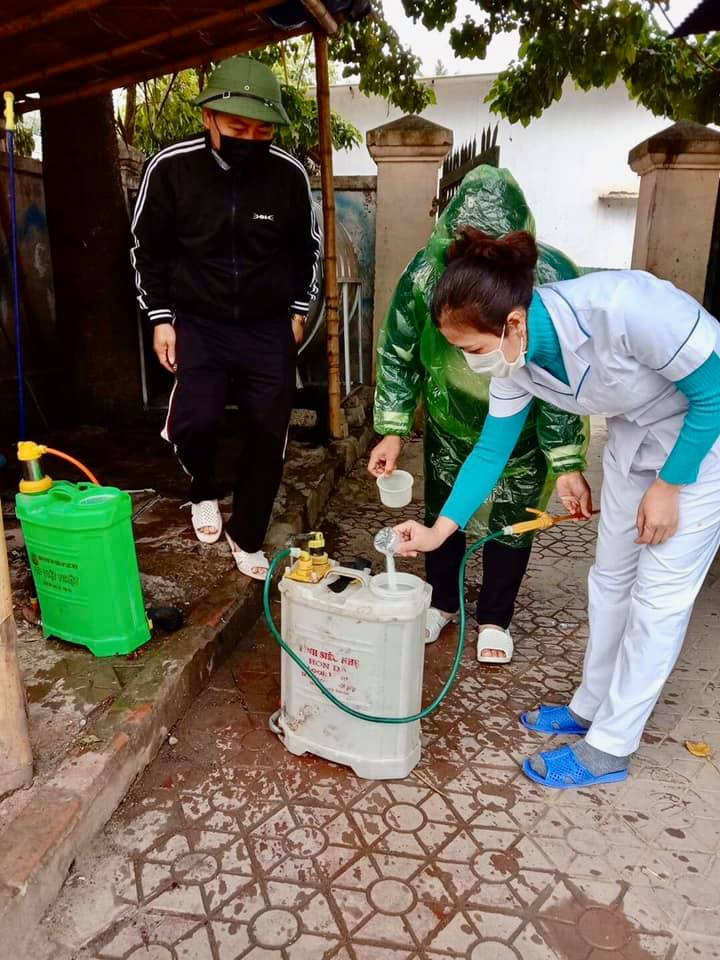 Trong thời gian nghỉ, các trường phối hợp với Trung tâm y tế phun hóa chất khử khuẩn trường học phòng chống dịch bệnh Covid-19 Trong thời gian nghỉ, các trường phối hợp với Trung tâm y tế phun hóa chất khử khuẩn trường học phòng chống dịch bệnh Covid-19