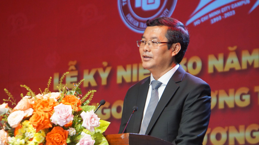 Thứ trưởng Nguyễn Văn Phúc phát biểu tại buổi lễ. Ảnh: Mạnh Tùng