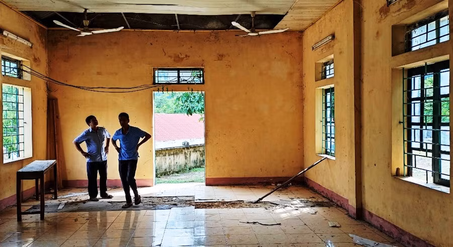 Nhà ăn của trường không thể sử dụng được.