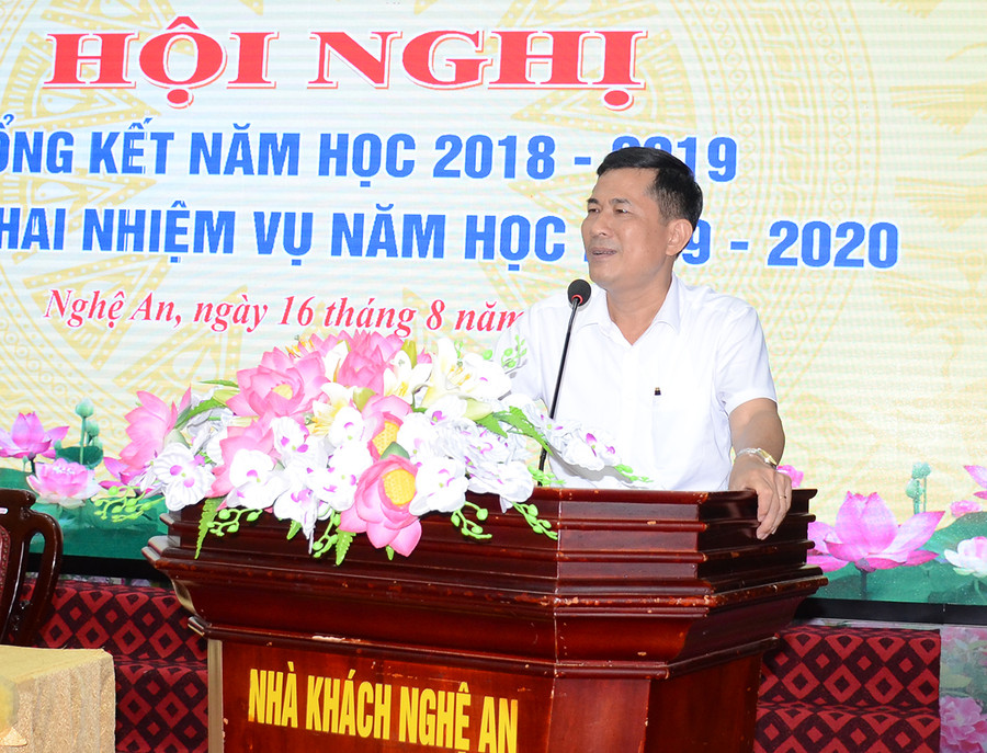 Ông Thái Văn Thành - GĐ Sở GD&ĐT Nghệ An trao đổi với cán bộ, nhà giáo tại Hội nghị triển khai nhiệm vụ năm học 2019 - 2020 của Công đoàn ngành Ông Thái Văn Thành - GĐ Sở GD&ĐT Nghệ An trao đổi với cán bộ, nhà giáo tại Hội nghị triển khai nhiệm vụ năm học 2019 - 2020 của Công đoàn ngành