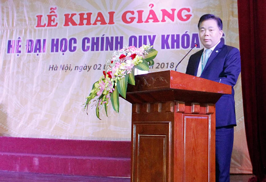 PGS,TS.NGƯT Nguyễn Trọng Cơ - Bí thư Đảng uỷ - Giám đốc Học viện phát biểu tại Lễ khai giảng