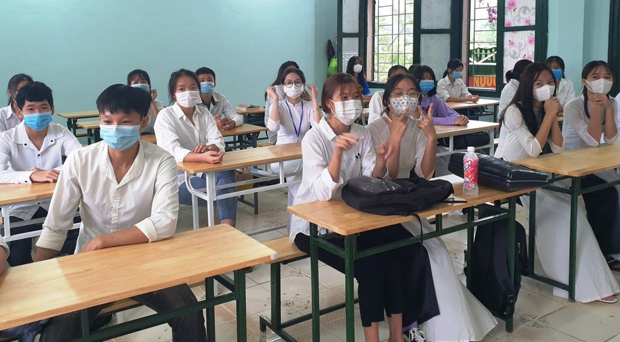 Sau buổi khai giảng trong lớp, học sinh Trường THPT Quan Sơn sẽ bước vào học tiết đầu tiên của năm học.