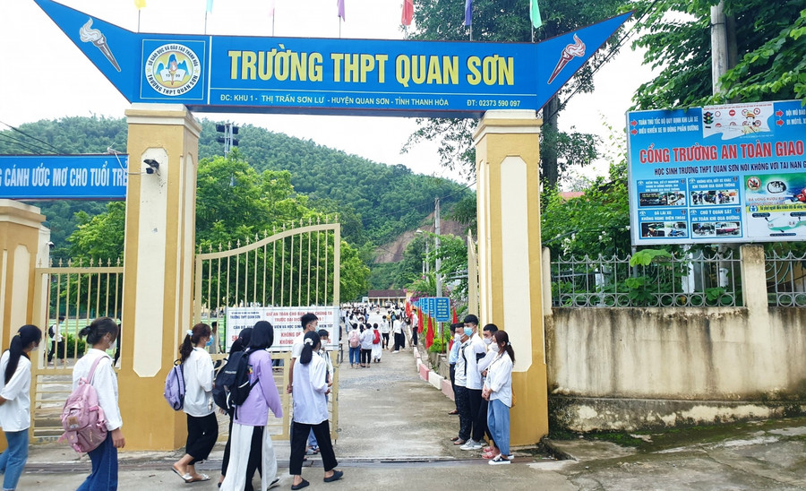 Học sinh hân hoan trong ngày khai giảng muộn ở Thanh Hóa ảnh 8