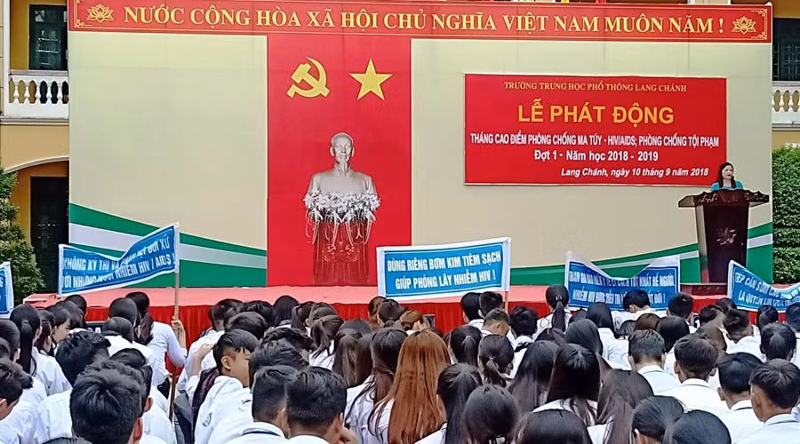 Lễ phát động tháng cao điểm phòng chống ma túy ở Trường THPT Lang Chánh. Ảnh tư liệu nhà trường.