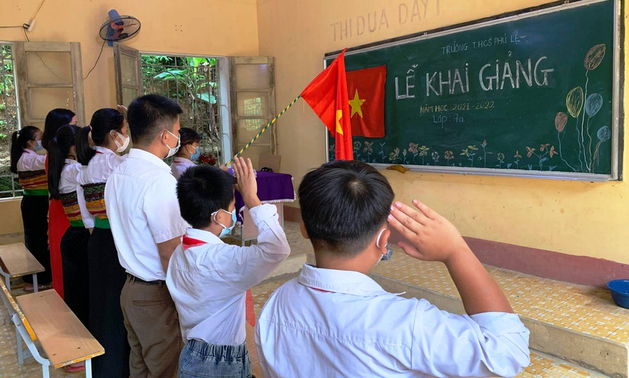 Lễ khai giảng đặc biệt của thầy, trò Trường THCS Phú Lê, huyện vùng cao, biên giới Quan Hóa.