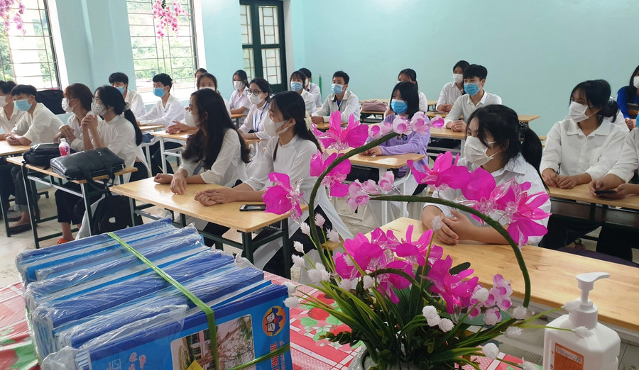 Học sinh hân hoan trong ngày khai giảng muộn ở Thanh Hóa ảnh 10