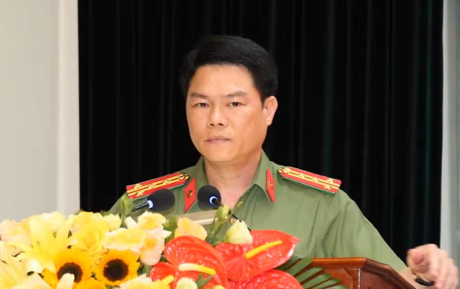 Đại tá Nguyễn Hữu Mạnh phát biểu tại buổi thông báo Quyết định. (Ảnh: QH)