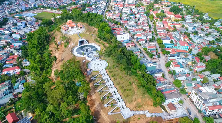 Toàn cảnh Đền thờ liệt sĩ tại Chiến trường Điện Biên Phủ.