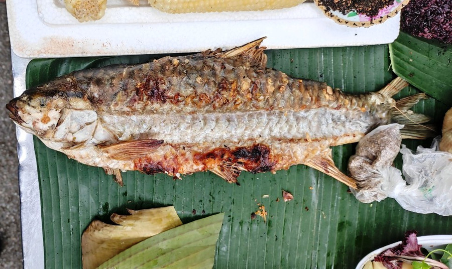 Cá suối nướng.