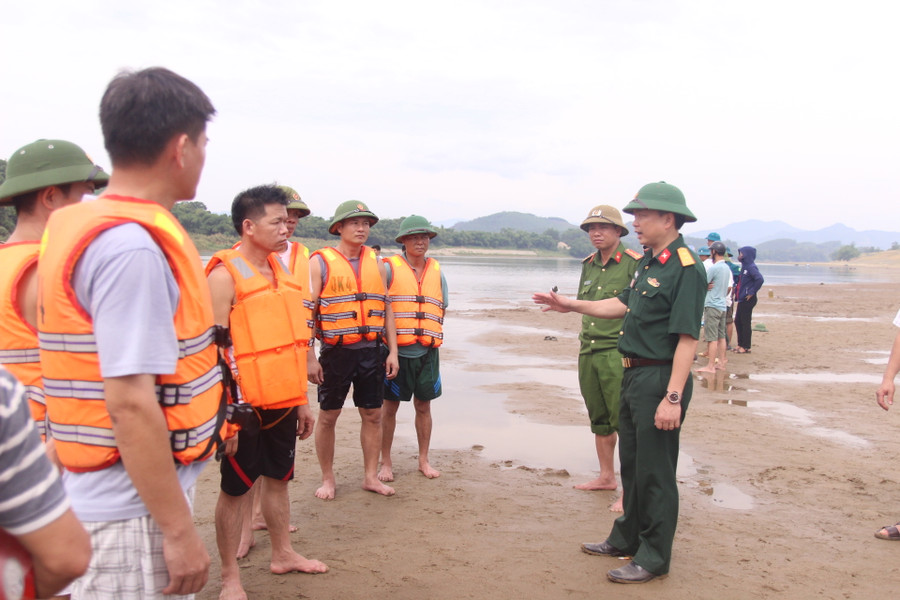 Lực lượng công an, quân đội được huy động làm nhiệm vụ cứu nạn