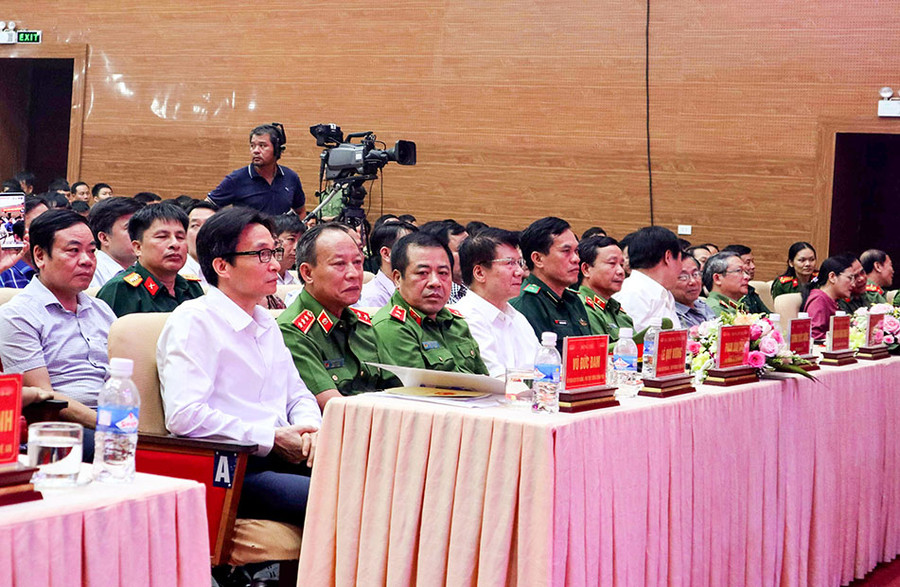 Đại biểu Trung ương và các địa phương dự Lễ mít-tinh Đại biểu Trung ương và các địa phương dự Lễ mít-tinh