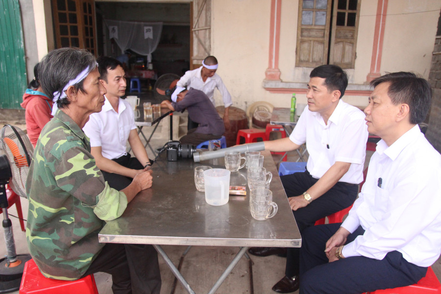 Sở GD&ĐT Nghệ An thăm hỏi, động viên gia đình học sinh bị đuối nước