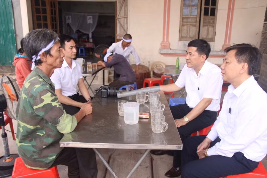 Sở GD&ĐT Nghệ An thăm hỏi, động viên gia đình học sinh bị đuối nước