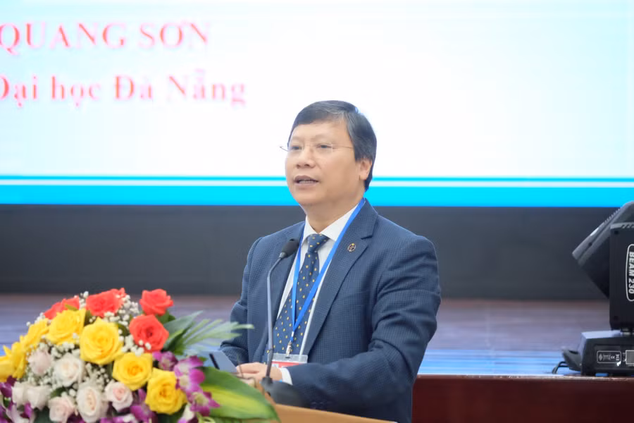 PGS.TS Lê Quang Sơn – Phó Giám đốc Đại học Đà Nẵng phát biểu khai mạc hội thảo.