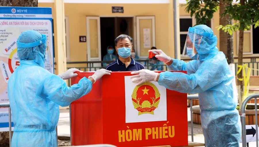 Tổ chức diễn tập phương án bầu cử, đảm bảo an toàn trong bối cảnh dịch Covid-19 diễn biến phức tạp.