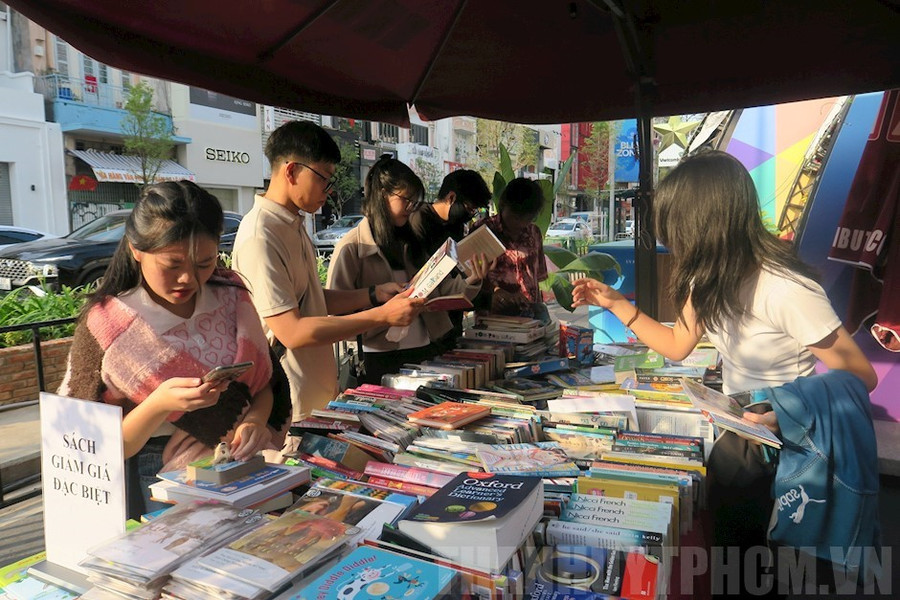 Lễ hội Đường sách Tết Giáp Thìn năm 2024. (Ảnh: Thành ủy TPHCM). Lễ hội Đường sách Tết Giáp Thìn năm 2024. (Ảnh: Thành ủy TPHCM).