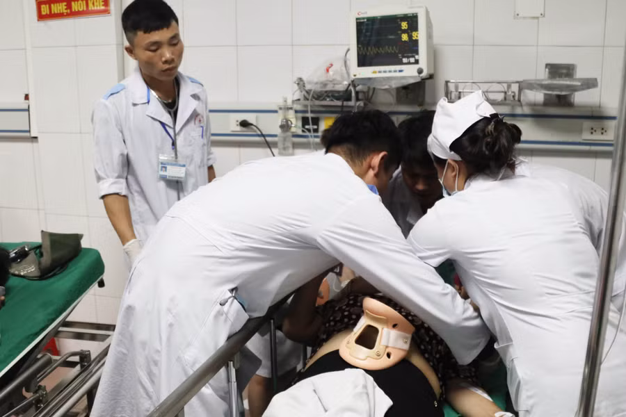 Các nạn nhân bị thương đang cấp cứu tại Bệnh viện Đa khoa 115 (TP Vinh, Nghệ An)