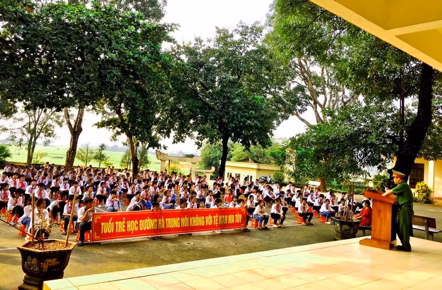 Học sinh Trường THCS Hà Bắc (Hà Trung, Thanh Hóa) tham gia hoạt động ngoại khóa “Nói không với tệ nạn ma túy”, năm học 2022-2023.