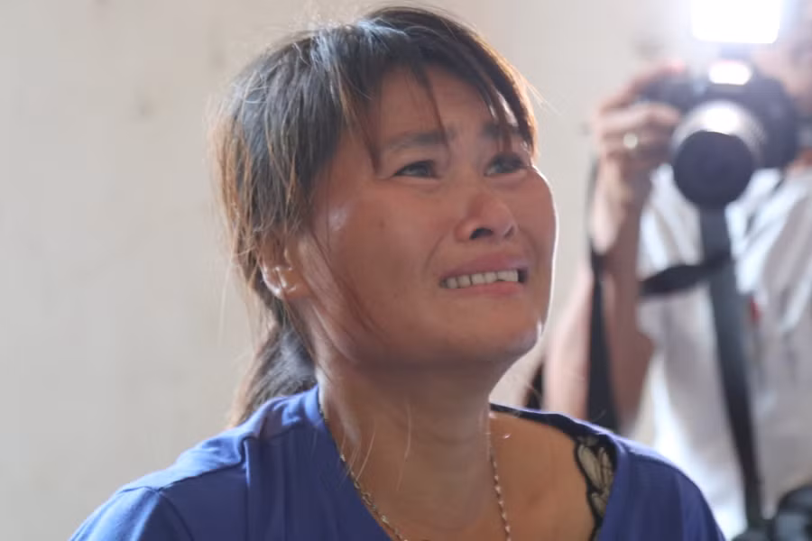 Chị Lê Thị Lan mừng tủi trong ngày trùng phùng