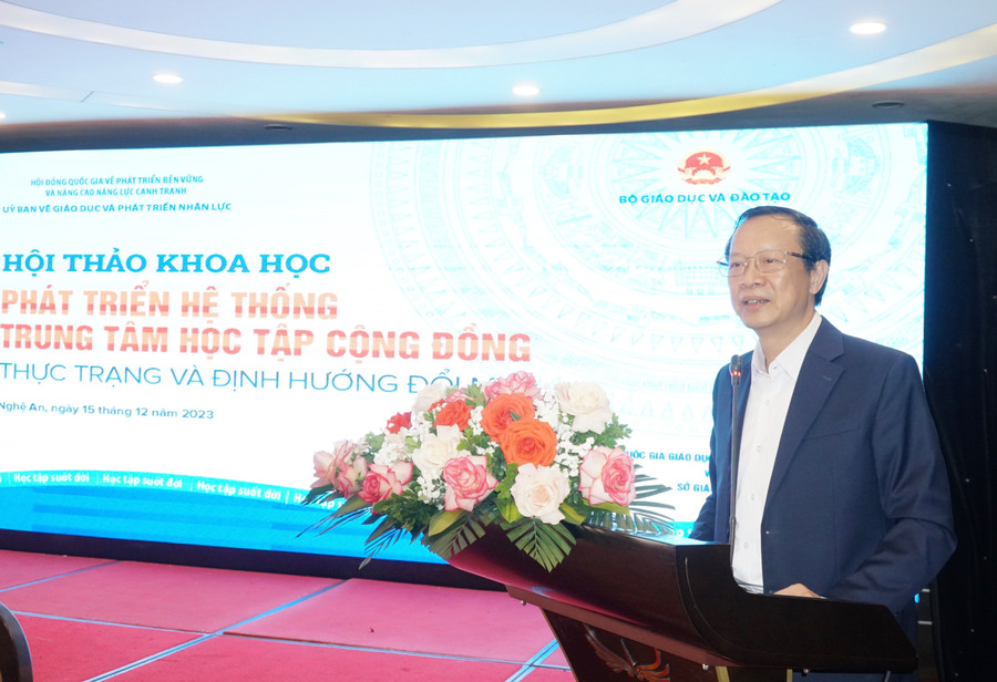 Thứ trưởng Bộ GD&amp;ĐT Phạm Ngọc Thưởng phát biểu tại hội thảo. Ảnh: Hồ Lài.