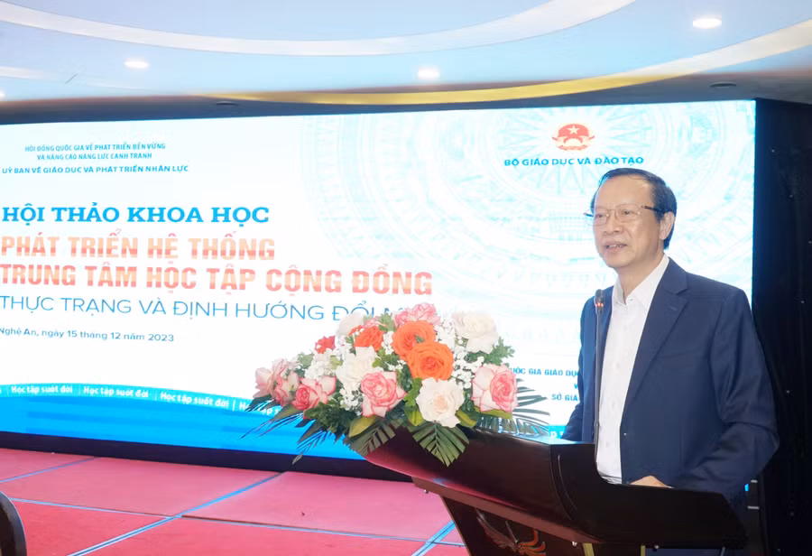 Thứ trưởng Bộ GD&amp;ĐT Phạm Ngọc Thưởng phát biểu tại hội thảo. Ảnh: Hồ Lài.