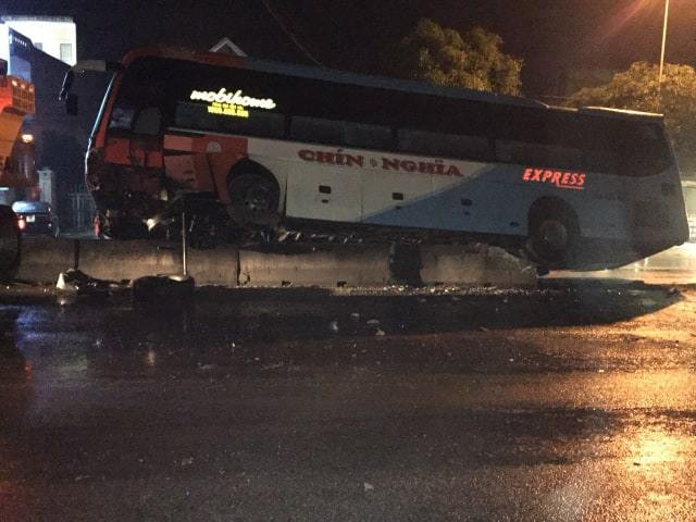 Vụ tai nạn hy hữu này rất may không thiệt hại về người. Vụ tai nạn hy hữu này rất may không thiệt hại về người.