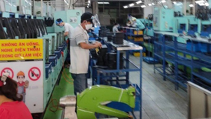 Công nhân Công ty Pouchen Việt Nam tại nơi làm việc. (Ảnh: H.P) Công nhân Công ty Pouchen Việt Nam tại nơi làm việc. (Ảnh: H.P)