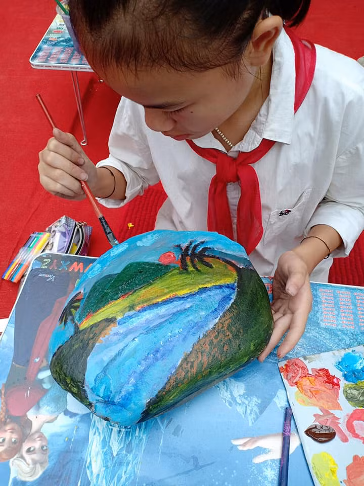 Các em say mê thể hiện khả năng của mình