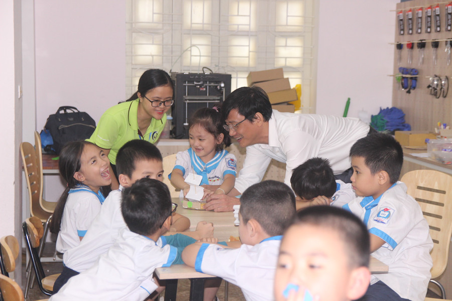 Học sinh hào hứng với tiết học STEM tại Trường Tiểu học Lê Mao, TP Vinh, Nghệ An