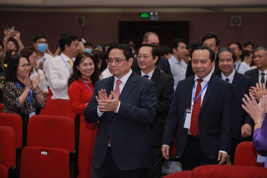 Thủ tướng Phạm Minh Chính dẫn đầu đoàn đại biểu dự lễ khai khóa năm 2023 của Đại học Quốc gia TPHCM. Ảnh: Mạnh Tùng Thủ tướng Phạm Minh Chính dẫn đầu đoàn đại biểu dự lễ khai khóa năm 2023 của Đại học Quốc gia TPHCM. Ảnh: Mạnh Tùng