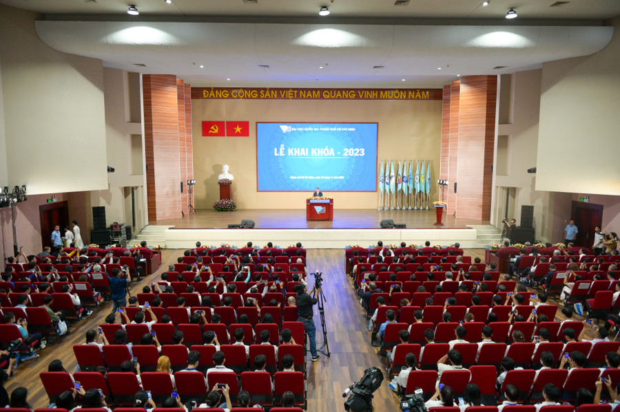 Toàn cảnh lễ khai khóa năm 2023 của Đại học Quốc gia TPHCM. Ảnh: Mạnh Tùng Toàn cảnh lễ khai khóa năm 2023 của Đại học Quốc gia TPHCM. Ảnh: Mạnh Tùng