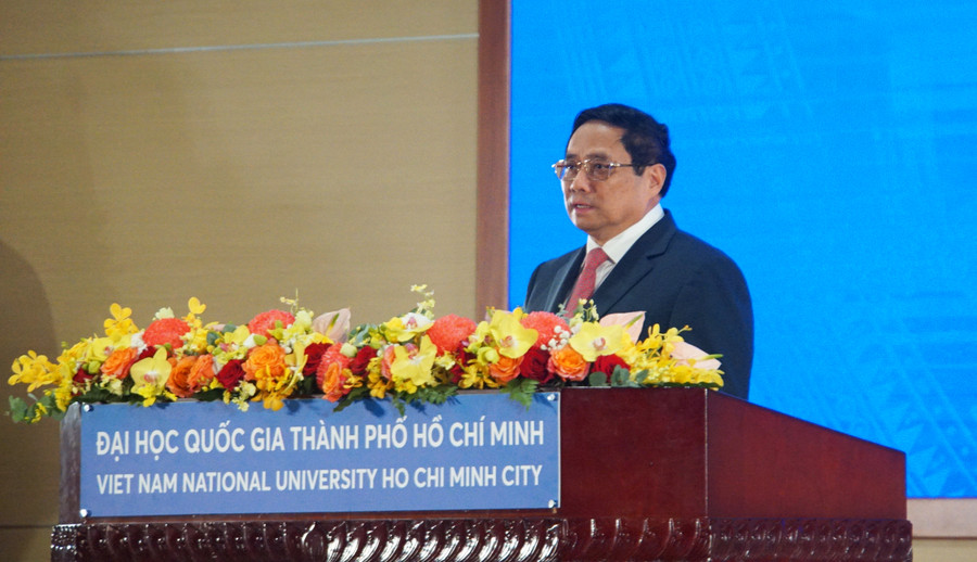 Thủ tướng Phạm Minh Chính phát biểu tại Đại học Quốc gia TPHCM chiều 16/11. Ảnh: Mạnh Tùng Thủ tướng Phạm Minh Chính phát biểu tại Đại học Quốc gia TPHCM chiều 16/11. Ảnh: Mạnh Tùng