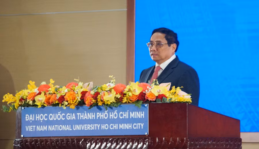 Thủ tướng Phạm Minh Chính phát biểu tại Đại học Quốc gia TPHCM chiều 16/11. Ảnh: Mạnh Tùng