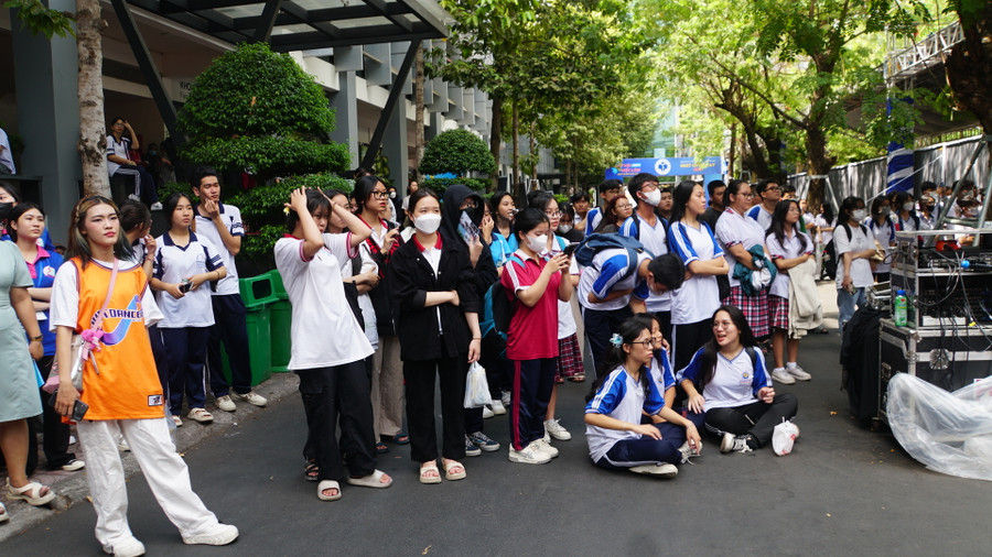 Học sinh tham gia chương trình HUIT Open Day. Ảnh: Mạnh Tùng Học sinh tham gia chương trình HUIT Open Day. Ảnh: Mạnh Tùng