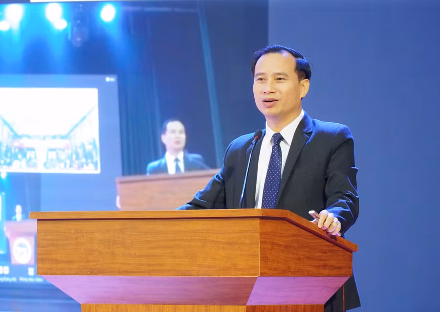 GS.TS Nguyễn Huy Bằng - Hiệu trưởng Trường ĐH Vinh phát biểu tại hội thảo.