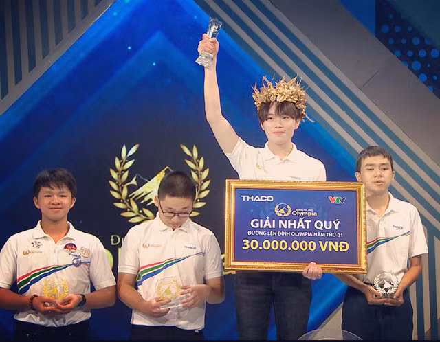 Nguyễn Đình Duy Anh - HS lớp 12A3 Trường THPT chuyên Phan Bội Châu, Nghệ An giành vòng nguyệt quế Quý 4, lọt vào chung kết Đường lên đỉnh Olympia 2021.