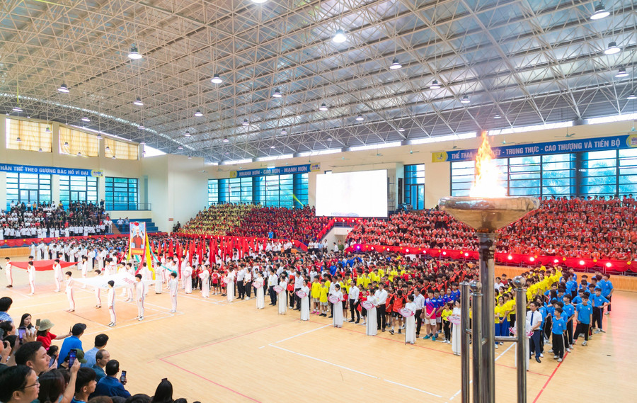Vòng chung kết Hội khỏe Phù Đổng tỉnh Nghệ An có hơn 3.000 học sinh tham gia tranh tài ở 10 môn thi đấu. Ảnh: Hồ Lài