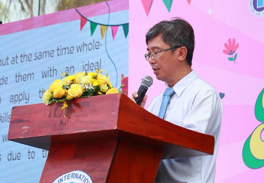 PGS.TS Đinh Đức Anh Vũ, Phó Hiệu trưởng nhà trường phát biểu khai mạc ngày hội việc làm. Ảnh: Nguyễn Ngọc PGS.TS Đinh Đức Anh Vũ, Phó Hiệu trưởng nhà trường phát biểu khai mạc ngày hội việc làm. Ảnh: Nguyễn Ngọc