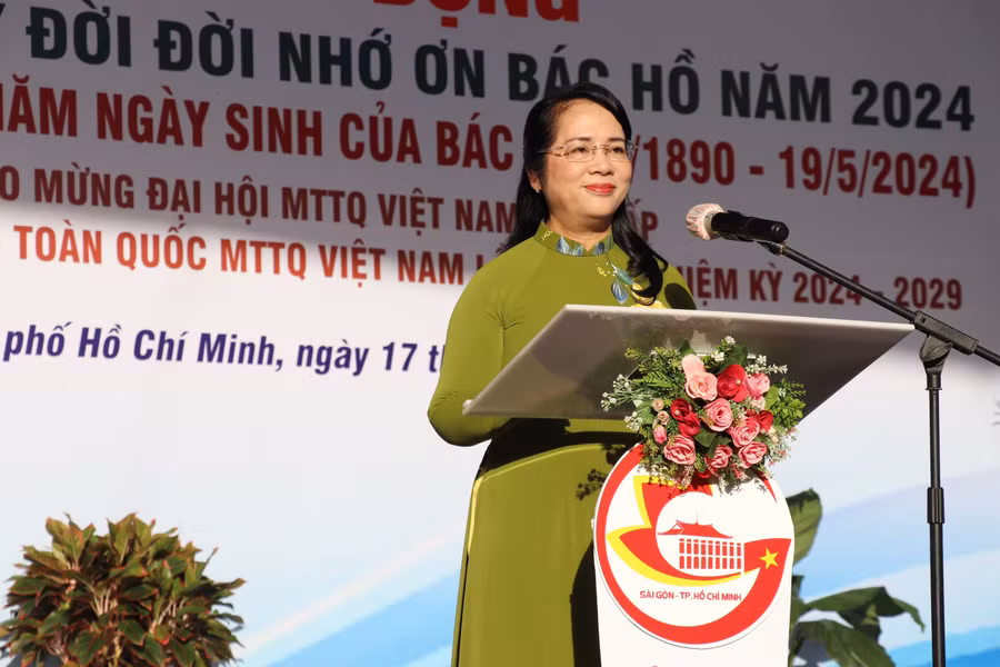 Bà Trần Kim Yến phát biểu tại lễ phát động. (Ảnh: T.D)